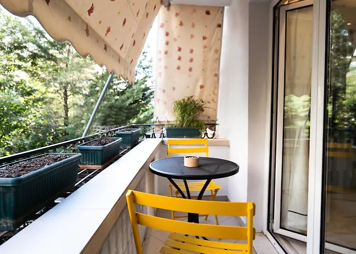 アパート Enxhi's