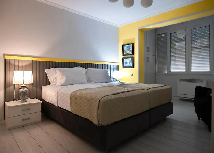 アパート Enxhi's ティラナ